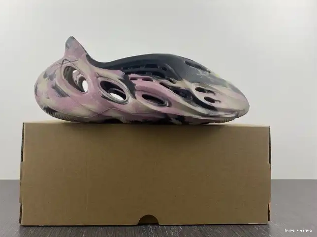 hype Foam MX Yeezy RNR Carbon Adidas IG9562 0620